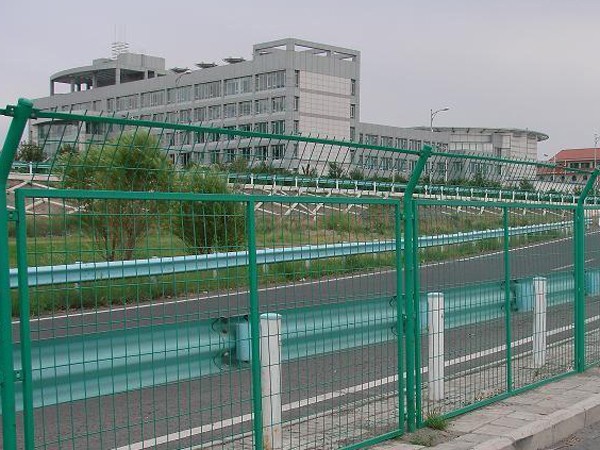 道路護(hù)欄網(wǎng)