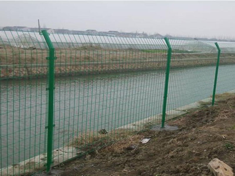 水庫圍欄