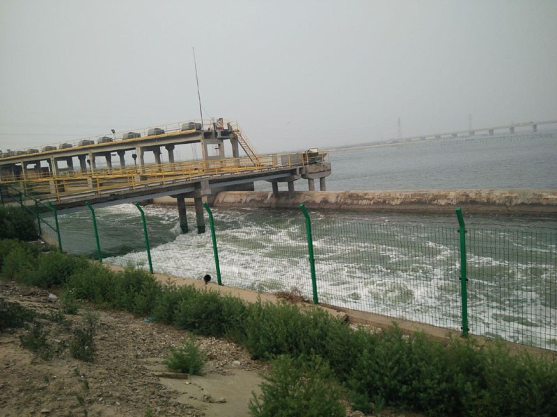水庫圍欄